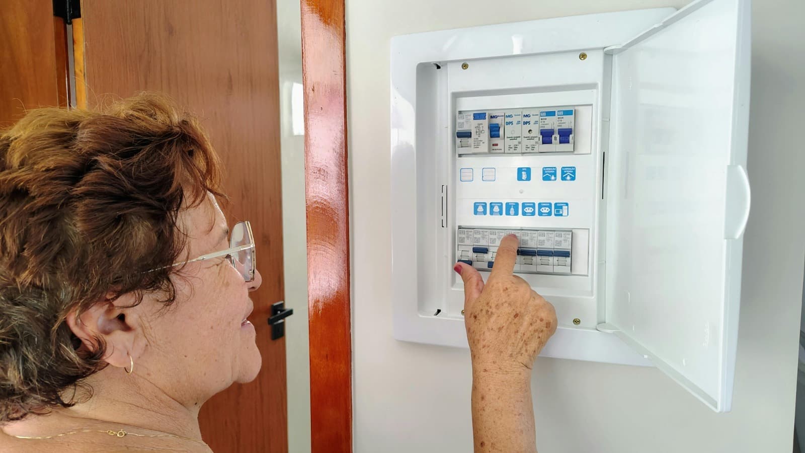 Signs you need an electrical upgrade and When to Call a Professional Electrician in NJ