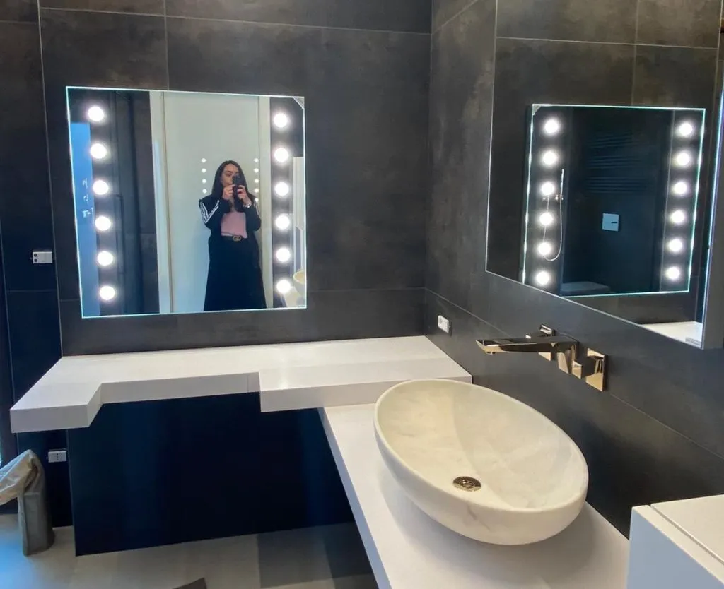 LED Vanity Mirror Features That Improve Daily Routines